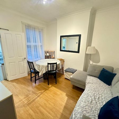 4 Bedroom House In Turnpike Lane/Wood Green Londra Dış mekan fotoğraf