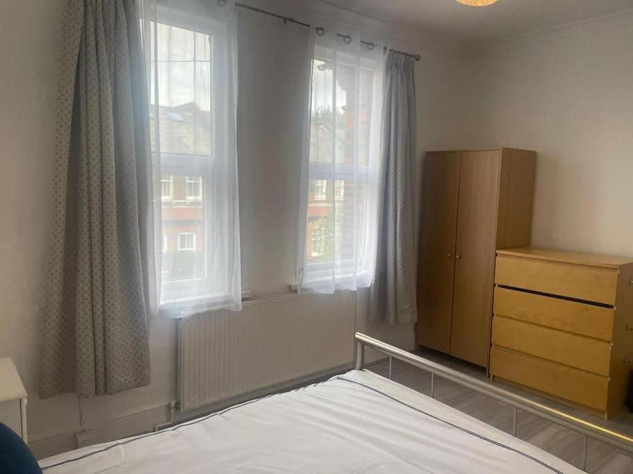 4 Bedroom House In Turnpike Lane/Wood Green Londra Dış mekan fotoğraf