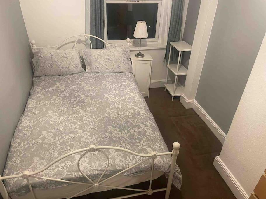4 Bedroom House In Turnpike Lane/Wood Green Londra Dış mekan fotoğraf