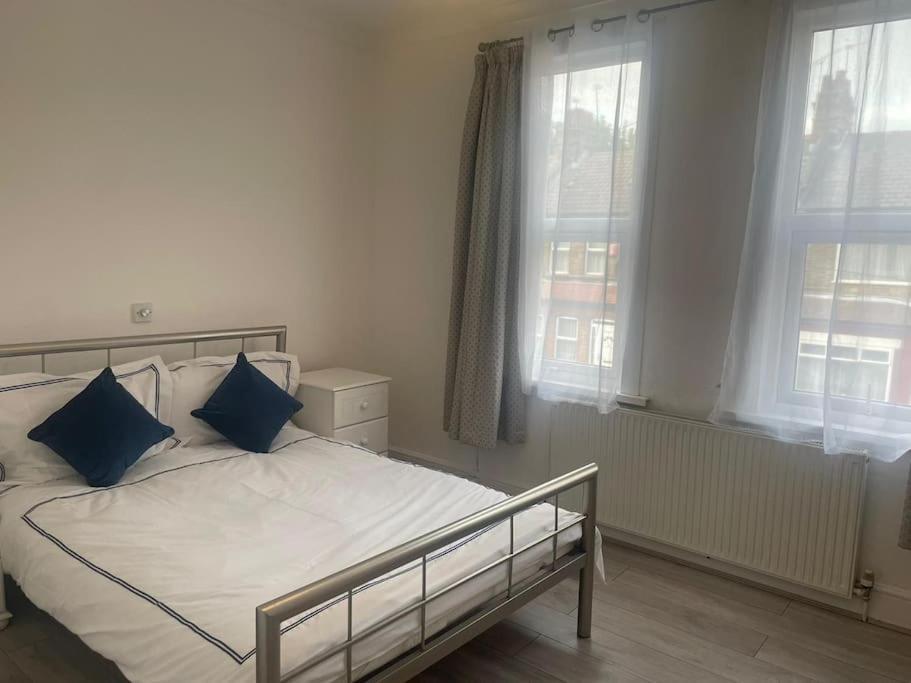 4 Bedroom House In Turnpike Lane/Wood Green Londra Dış mekan fotoğraf